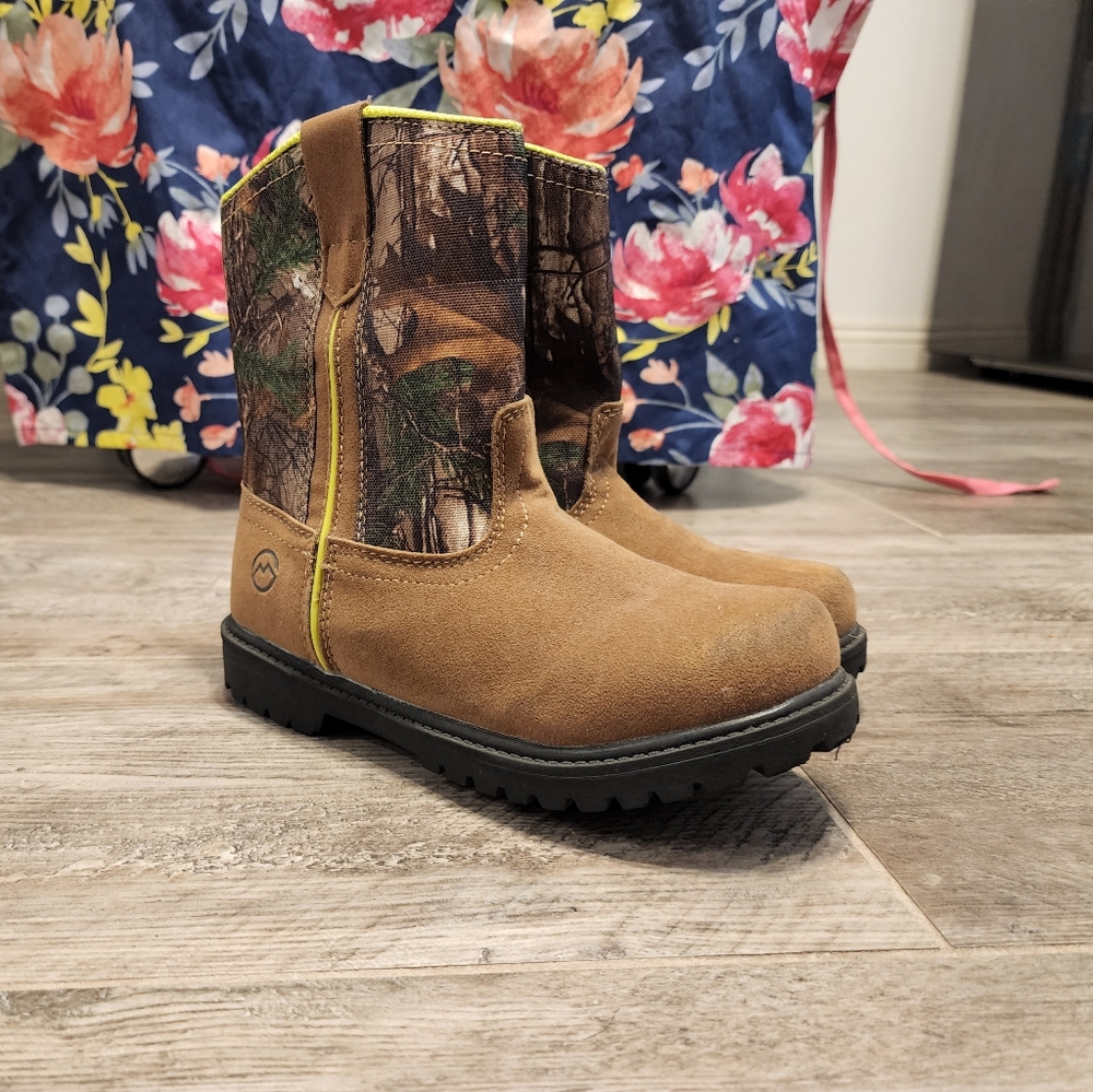 Magellan Boys boots